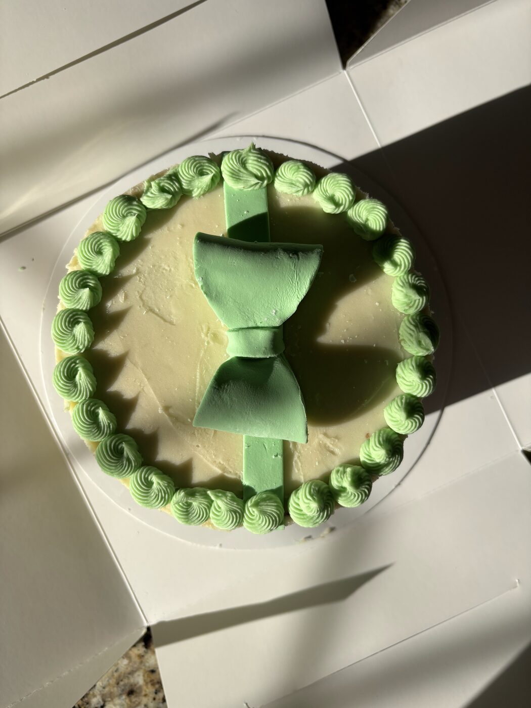 Elegant green bow cake